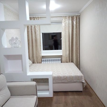 Two-Bedroom Apartment In The Center Хмельницкий Экстерьер фото