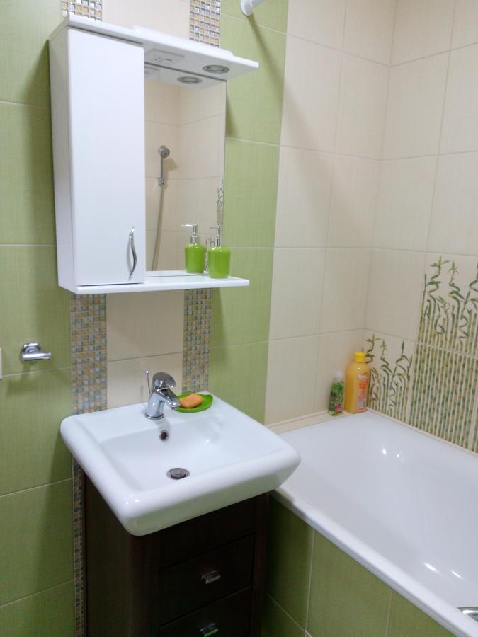 Two-Bedroom Apartment In The Center Хмельницкий Экстерьер фото